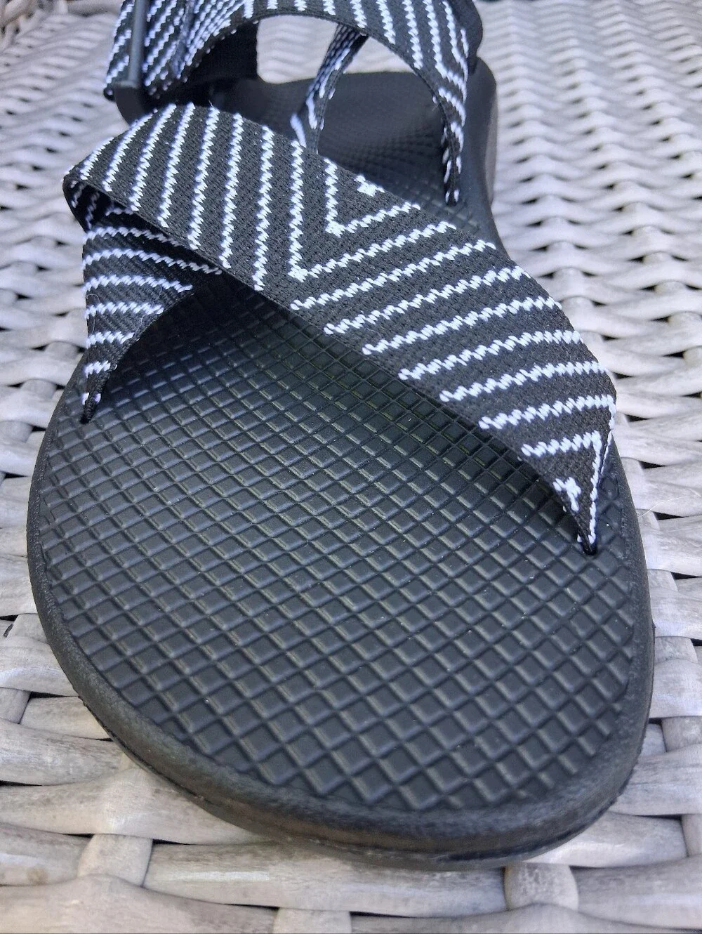 NEW Chaco Black Zigzag Strap Women's Sport Sandals